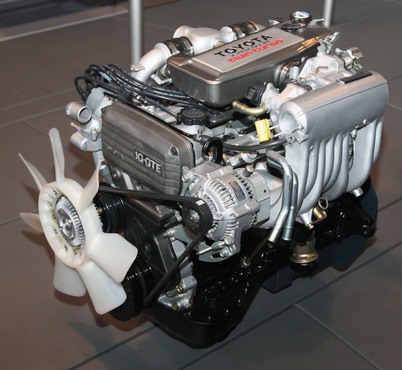 Toyota c-hr гибрид: характеристики, расход, батарея, комплектации