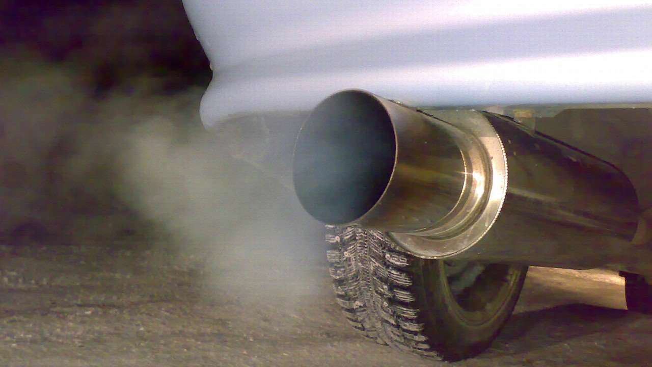 Почему двигатель стреляет в глушитель — автомобильный портал
