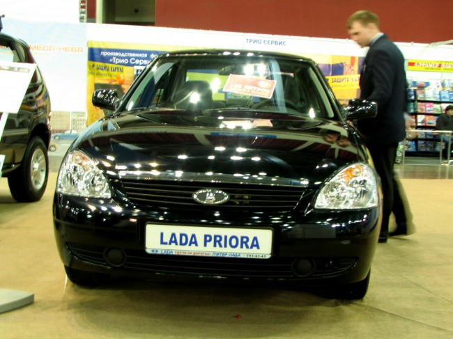 Какой автомобиль лучше: lada priora или kia spectra