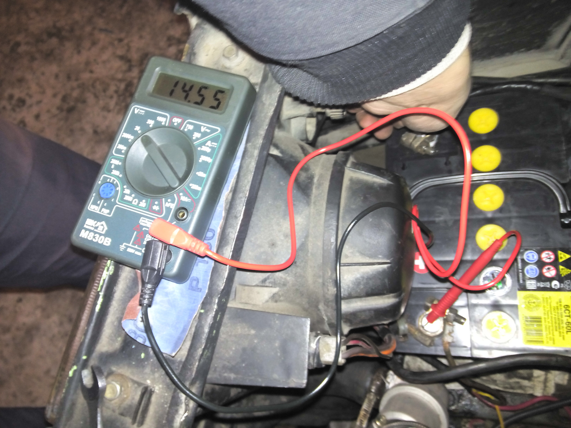 Почему автомобильный аккумулятор АКБ не заряжается признаки и причины неисправности связанные со слабым натяжением ремня привода генератора и реле-регулятором