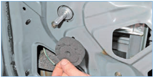 Снять обшивку дверей рено логан: передняя и задняя, снятие обшивки