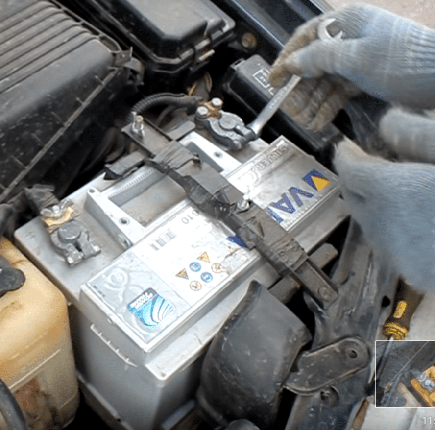 Как снять аккумулятор с машины? как правильно снимать аккумулятор с автомобиля? :: syl.ru