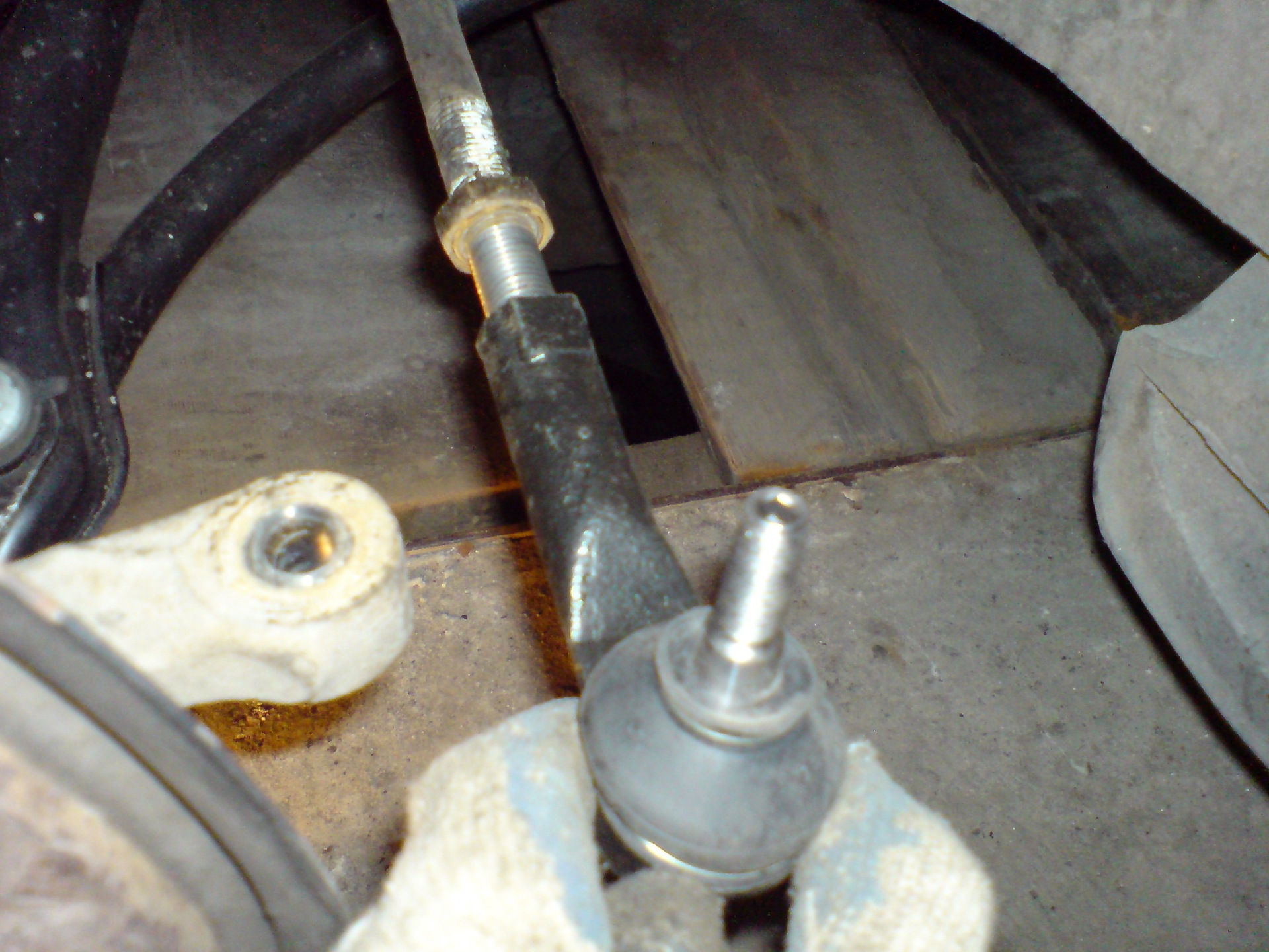 Как проверить рулевые наконечники логан. когда и как производится смена рулевых наконечников на renault logan
