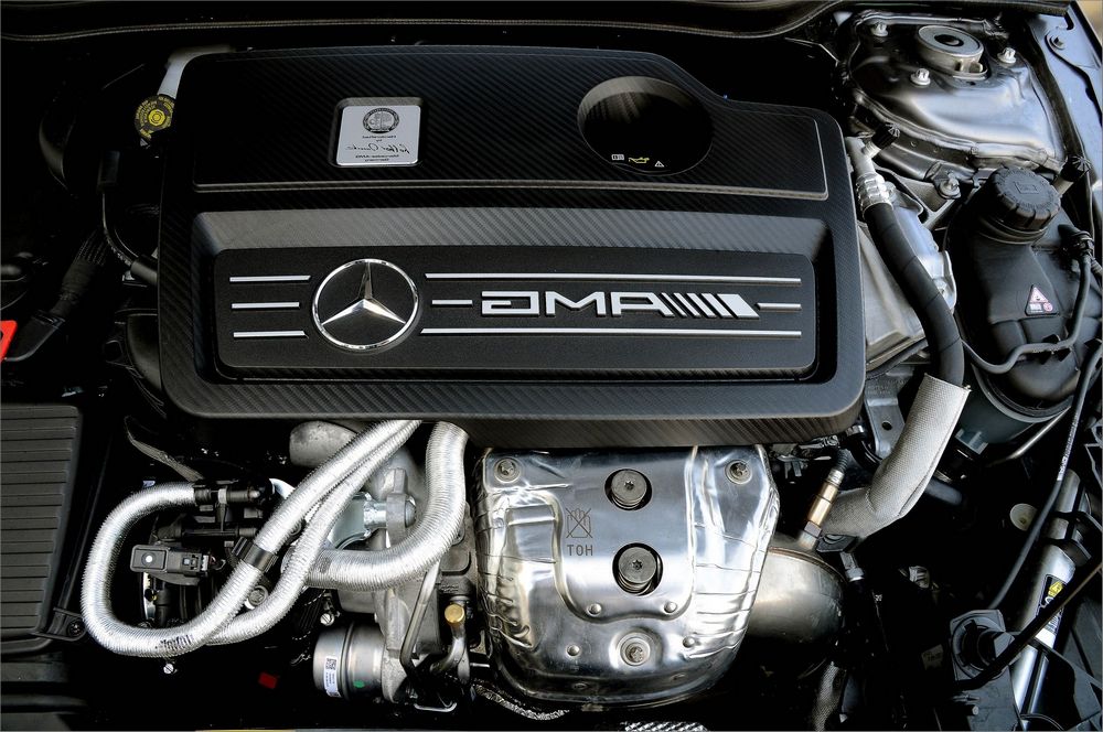 Какие двигатели мерседес самые надежные. Мотор Mercedes CLA. A45 AMG двигатель. CLA AMG двигатель. Движок БМВ АМГ.