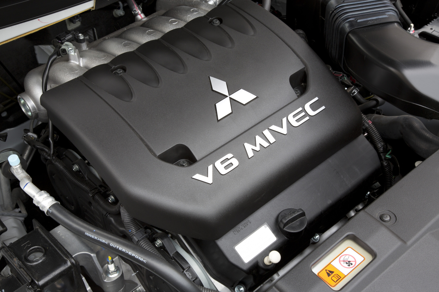 Mitsubishi outlander 4 двигатель. V6 мотор ХЛ Аутлендер 3.0. Двигатель Mitsubishi Outlander 3.0 6b31. Митсубиси Аутлендер v6. Mitsubishi Outlander 2 v6 мотор.