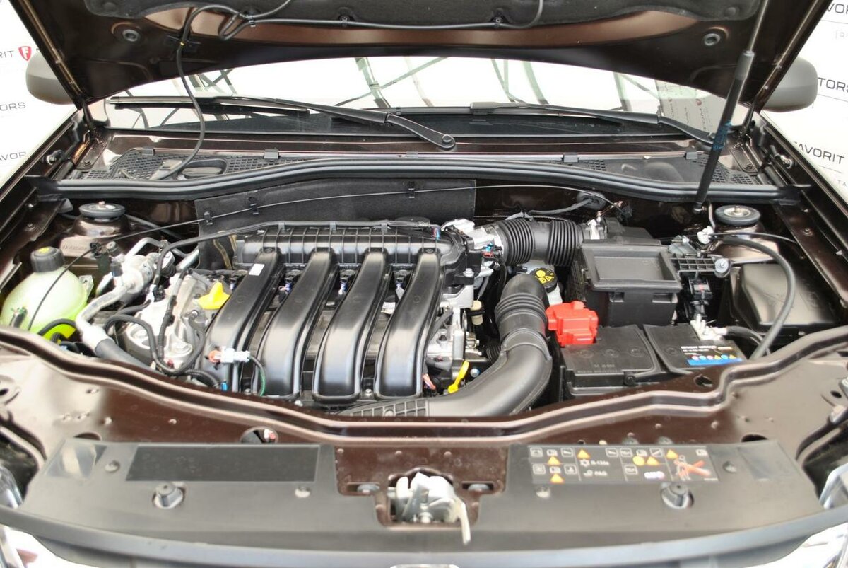 Дастер полный привод двигатель. Мотор Дастер 1.6. Мотор Дастер 2.0. Рено Дастер 2015 двигатель 2.0. Рено Дастер 1.6.