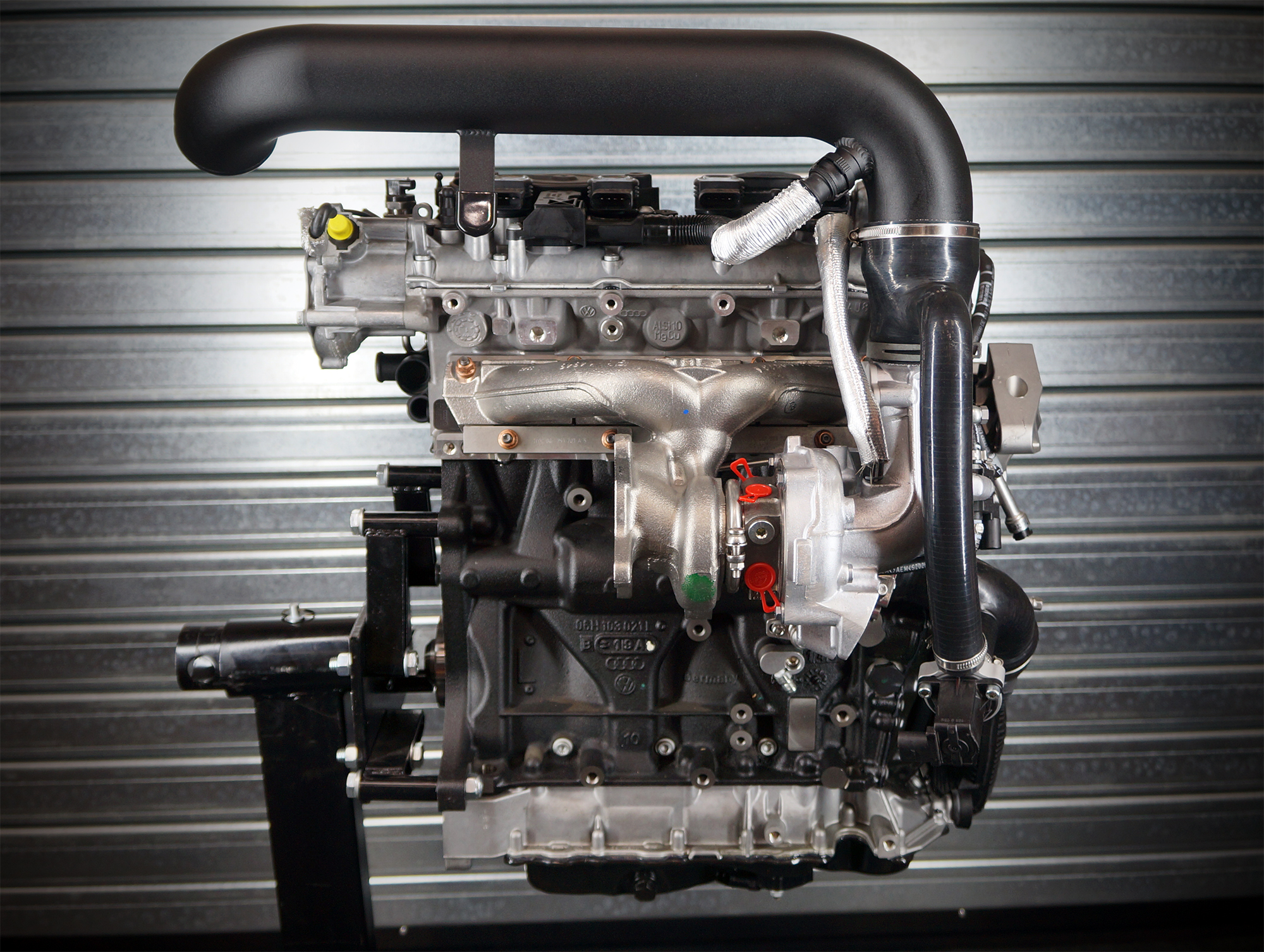 Volkswagen двигатели отзывы. Двигатель Volkswagen TSI 2.0. Двигатель Volkswagen 1,4 TSI. Двигатель Volkswagen 1.4 TSI турбина. Мотор ТСИ 1.8 турбо.