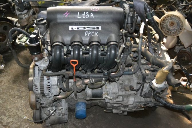 Двигатели L13A и L13B появились в 2001 году В целом одинаковые, но отличаются количеством клапанов В L13A насчитывается 8 клапанов В L13B для работы используется 16 клапанов, а степень сжатия увеличена до 13,5