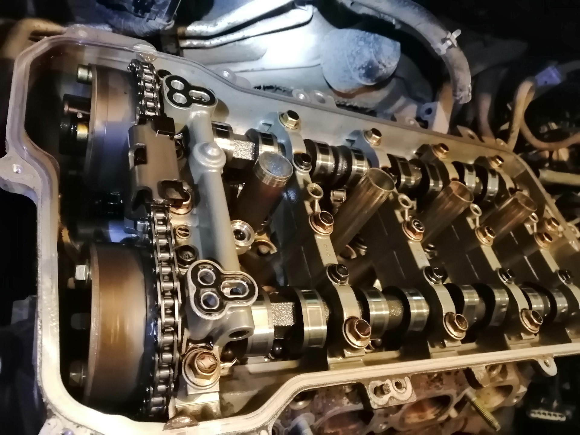 Японские двигатели серии ZR являются одной из наиболее удачных семей силовых агрегатов Toyota Младший двигатель 1ZR-FE разрабатывался для обновленного C-класса