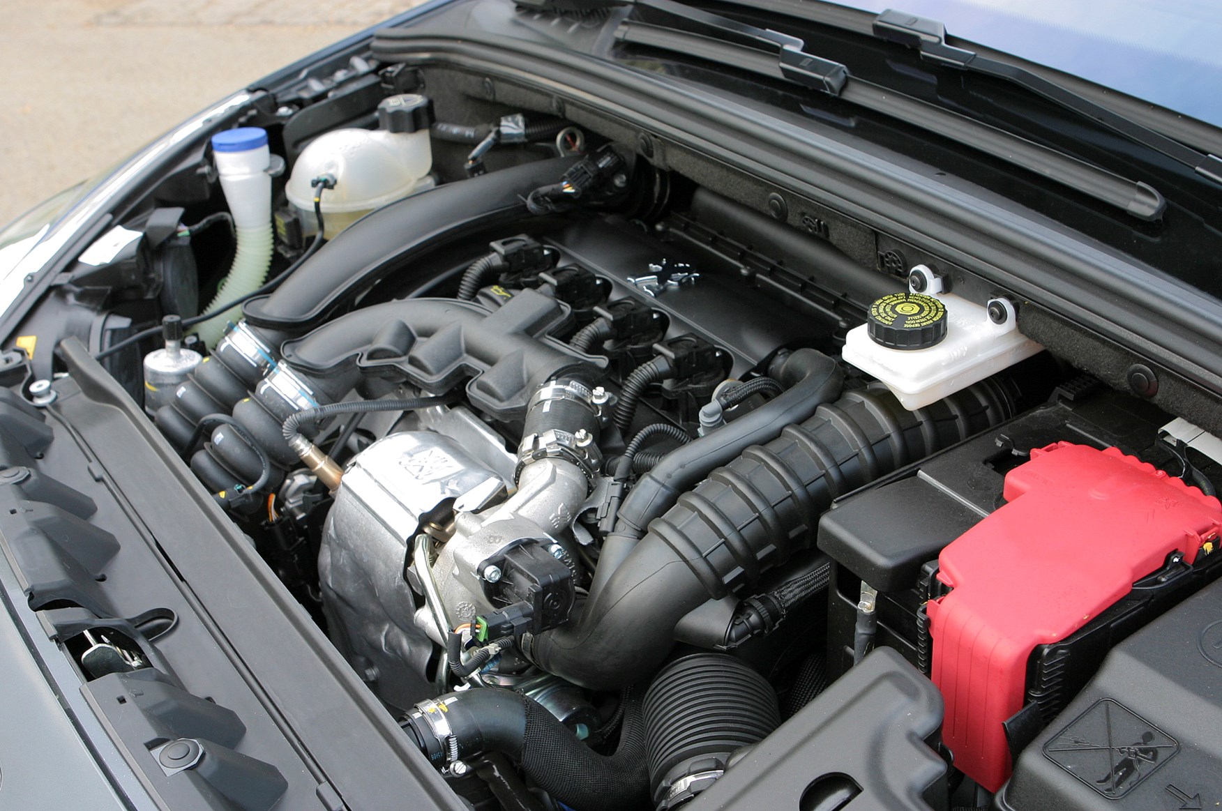 Peugeot 3008 двигатель. Пежо 308 1.6 турбо. Пежо 308 двигатель 1.6. Мотор Пежо 308 1.6 120 л.с. Двигатель Пежо 3008 1.6 турбо.