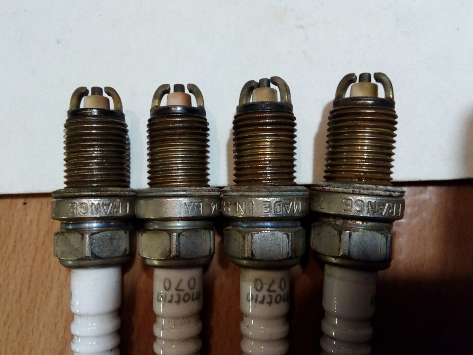 Свечи зажигания рено логан 1.4 и 1.6 (8,16 клапанов)