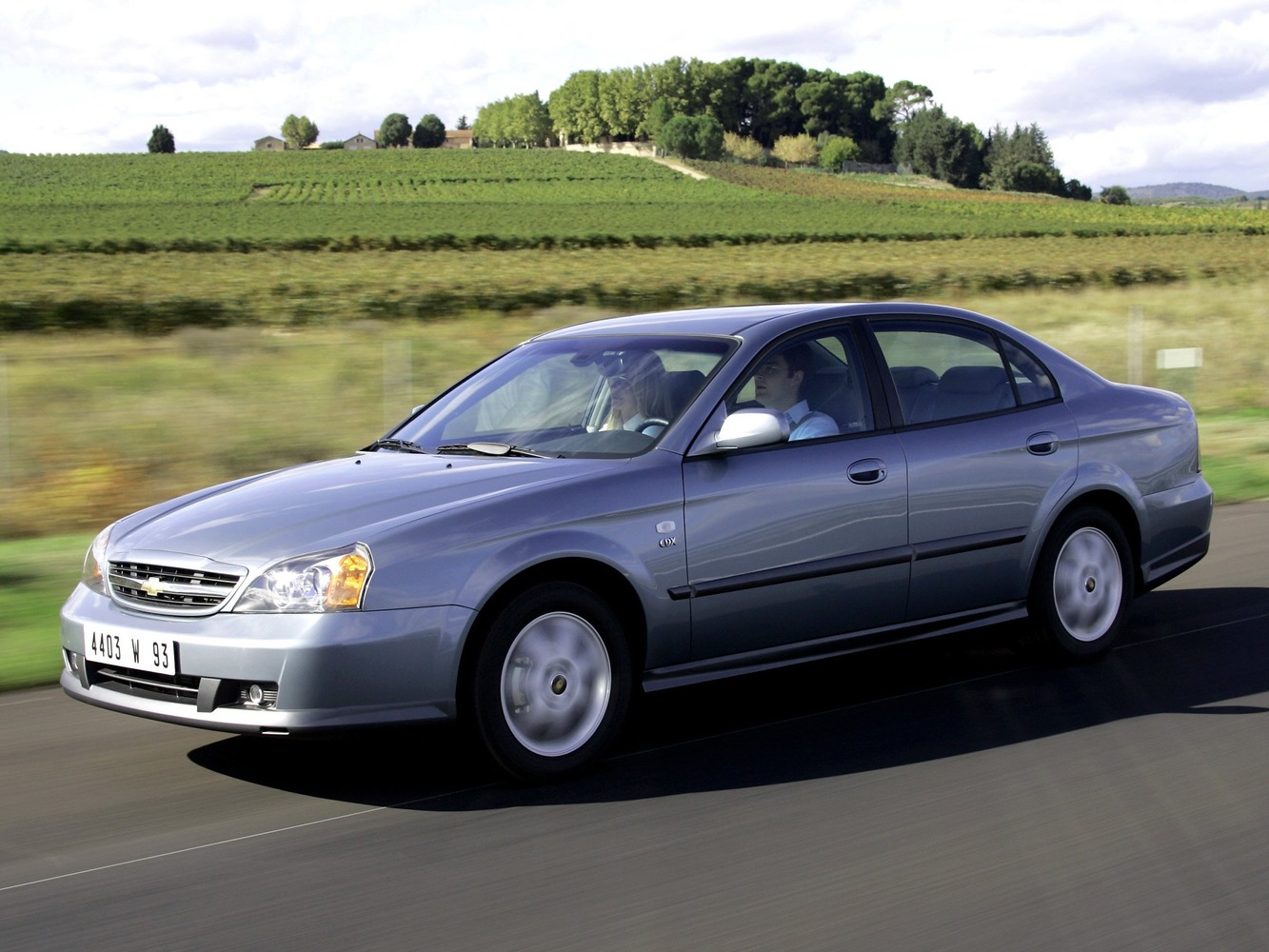 Chevrolet Evanda – это седан средних размеров, относящийся к D-классу Производился с 2004 по 2006 год и в свое время пришел на смену автомобилю Leganza